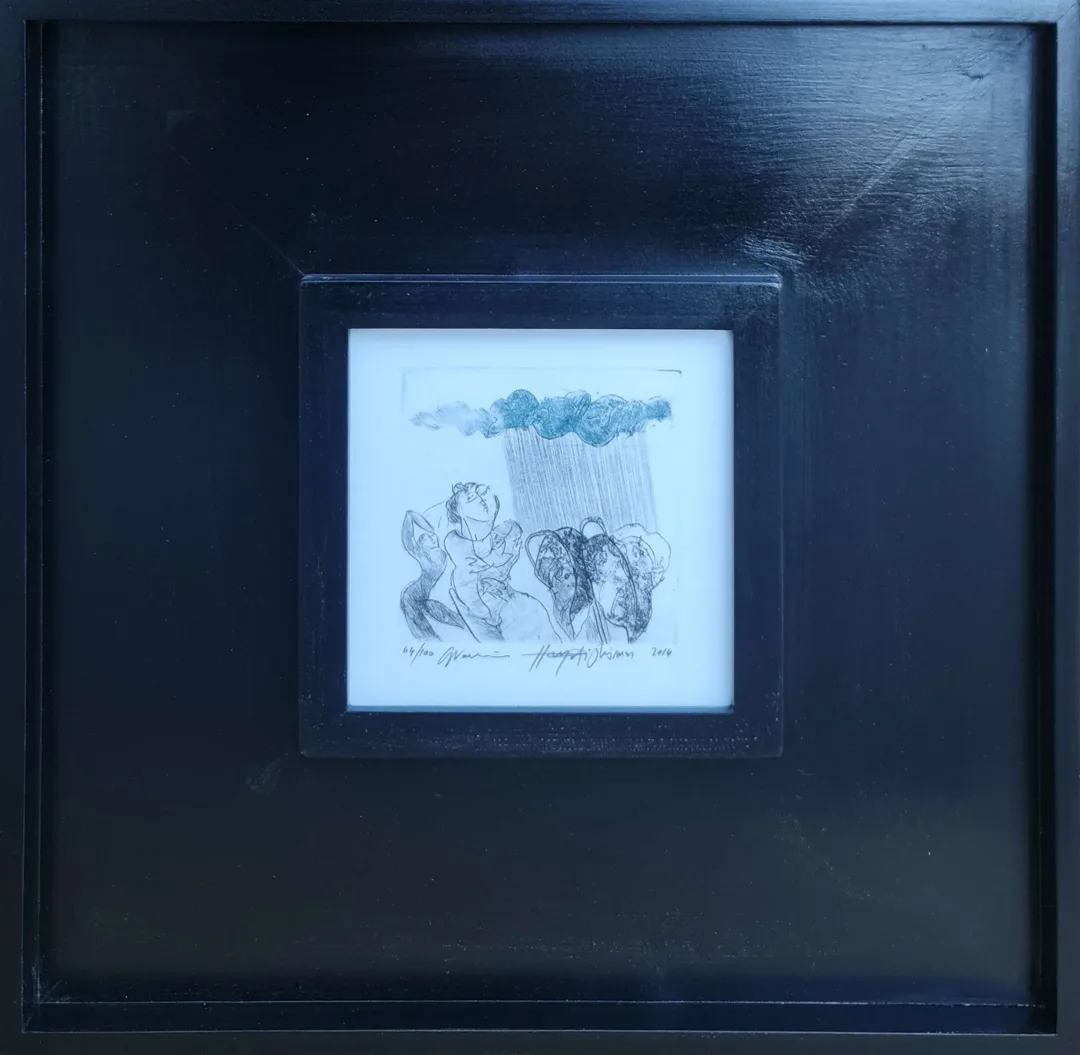 "İsimsiz" eseri HAYATİ MİSMAN tarafından 2014 yılında 14x14 cm ölçülerinde Gravür tekniği ile yapılmıştır.