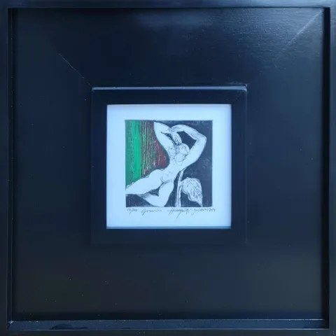 "İsimsiz" eseri HAYATİ MİSMAN tarafından 2014 yılında 14x14 cm ölçülerinde Gravür tekniği ile yapılmıştır.