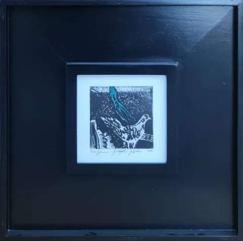 "İsimsiz" eseri HAYATİ MİSMAN tarafından 2014 yılında 14x14 cm ölçülerinde Gravür tekniği ile yapılmıştır.