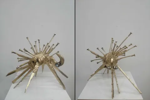 "Diken" eseri DOĞAN KARAKILIÇ tarafından 2022 yılında 50x43x60 cm ölçülerinde Metal tekniği ile yapılmıştır.