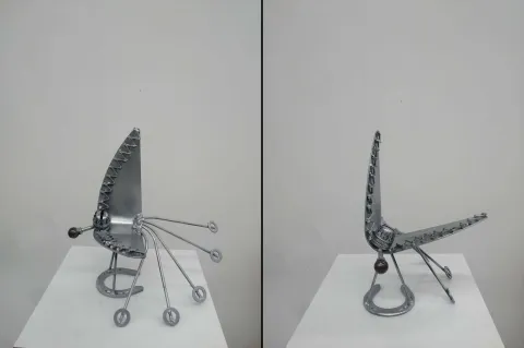 "Aylak Kuş Serisi" eseri DOĞAN KARAKILIÇ tarafından 2022 yılında 36x30x37 cm ölçülerinde Metal tekniği ile yapılmıştır.