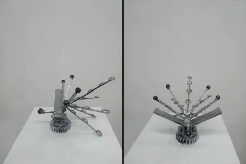 "Aylak Kuş Serisi" eseri DOĞAN KARAKILIÇ tarafından 2022 yılında 30x30x34 cm ölçülerinde Metal tekniği ile yapılmıştır.