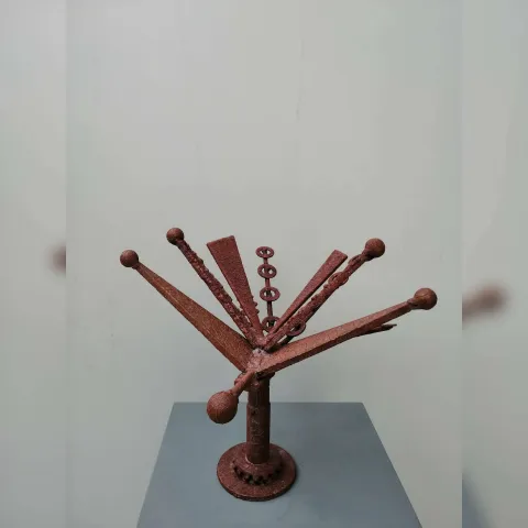 "Aylak Kuş" eseri DOĞAN KARAKILIÇ tarafından 2022 yılında 36x30x37 cm ölçülerinde Metal tekniği ile yapılmıştır.