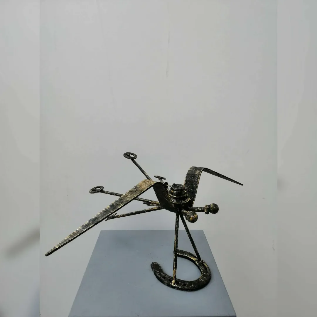 "Aylak Kuş" eseri DOĞAN KARAKILIÇ tarafından 2022 yılında 55x28x30 cm ölçülerinde Metal tekniği ile yapılmıştır.