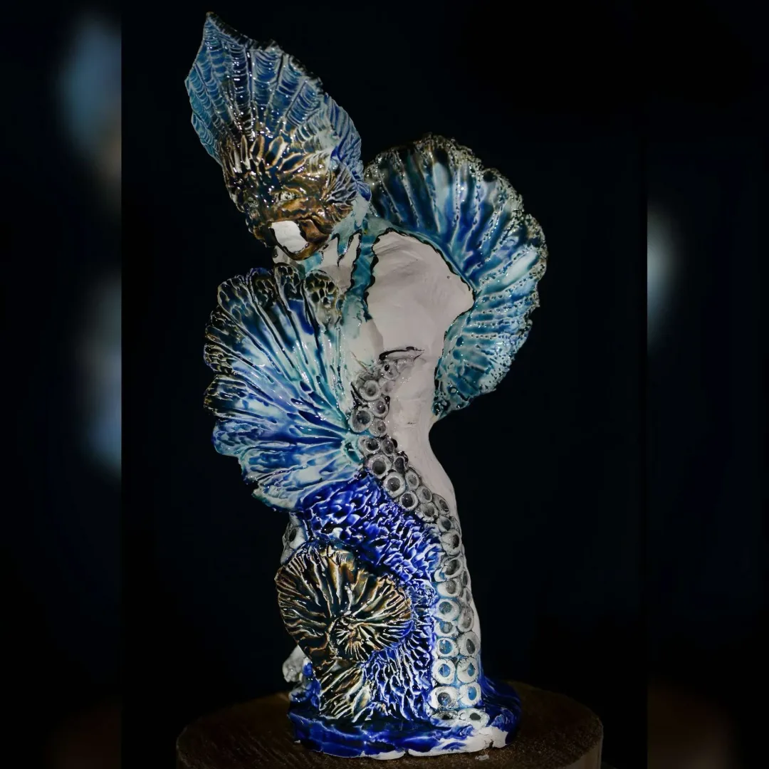 "atlantis-2" eseri ORÇUN İLTER tarafından 2022 yılında 34x18x18 cm ölçülerinde Seramik elle şekillendirme 1100°C tekniği ile yapılmıştır.