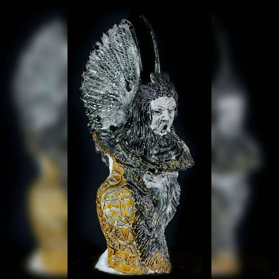 yakınlaştır "delil" eseri ORÇUN İLTER tarafından 2022 yılında 37x18x18 cm ölçülerinde Seramik elle şekillendirme 1100°C tekniği ile yapılmıştır.
