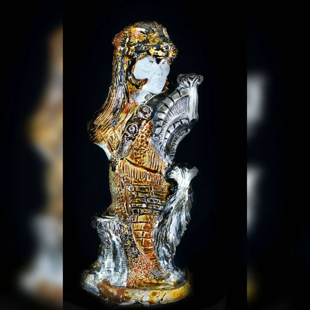 yakınlaştır "gladyatör" eseri ORÇUN İLTER tarafından 2022 yılında 37x18x18 cm ölçülerinde Seramik elle şekillendirme 1100°C tekniği ile yapılmıştır.