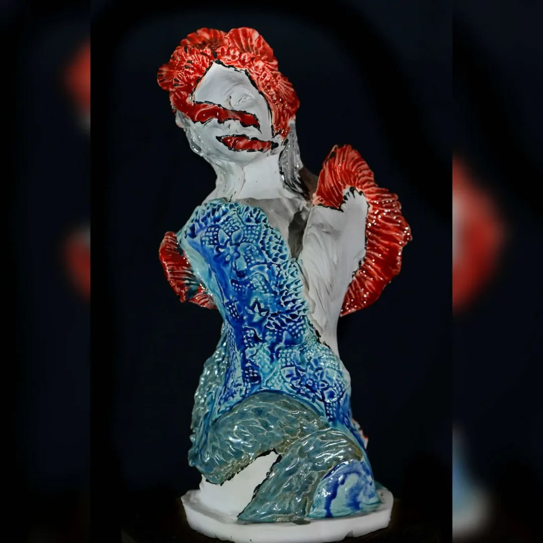 yakınlaştır "koi" eseri ORÇUN İLTER tarafından 2022 yılında 37x18x18 cm ölçülerinde Seramik elle şekillendirme 1100°C tekniği ile yapılmıştır.