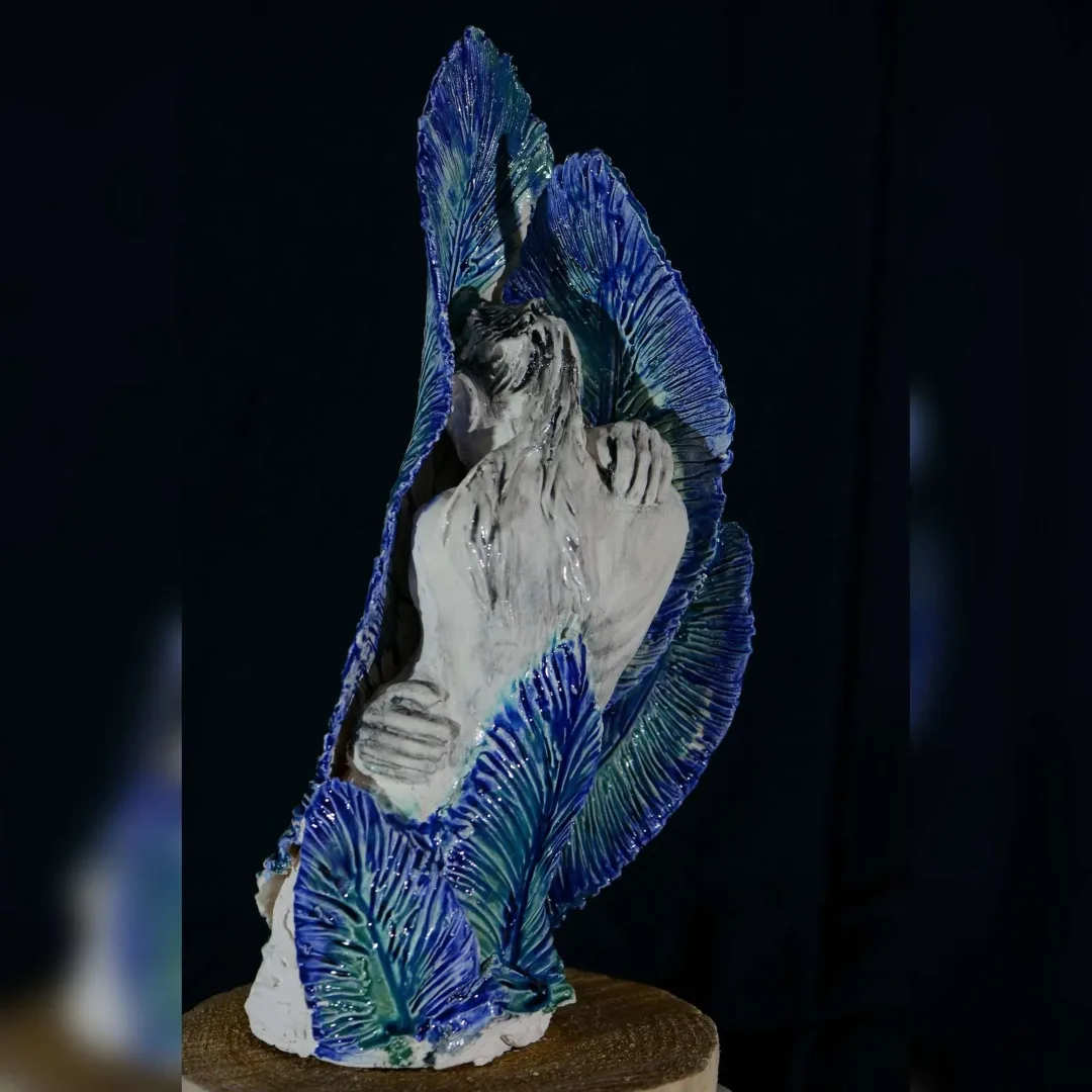 yakınlaştır "sır" eseri ORÇUN İLTER tarafından 2022 yılında 37x18x18 cm ölçülerinde Seramik elle şekillendirme 1100°C tekniği ile yapılmıştır.