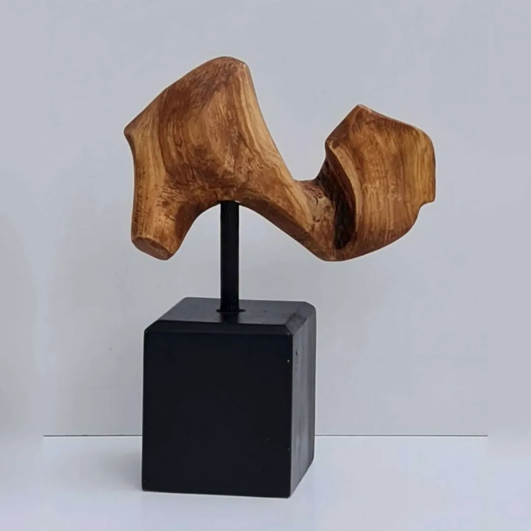 AZİMET KARAMAN — “isimsiz”, 2022 "isimsiz" eseri AZİMET KARAMAN tarafından 2022 yılında 23x18x10 cm ölçülerinde Zeytin - Ahşap Yontu tekniği ile yapılmıştır.