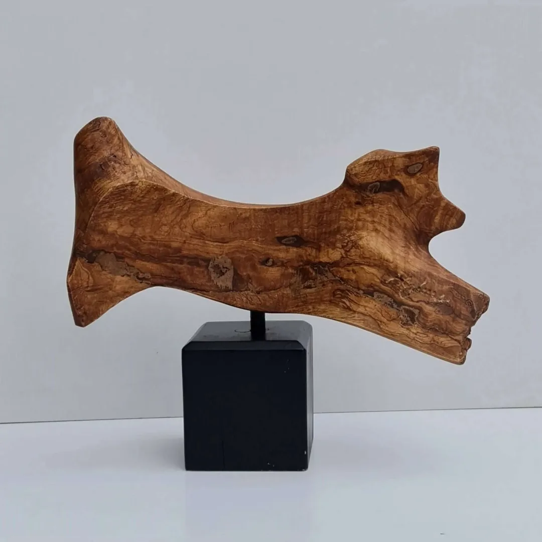 yakınlaştır "Soyutlama" eseri AZİMET KARAMAN tarafından 2022 yılında 23x26x11 cm ölçülerinde Zeytin - Ahşap Yontu tekniği ile yapılmıştır.