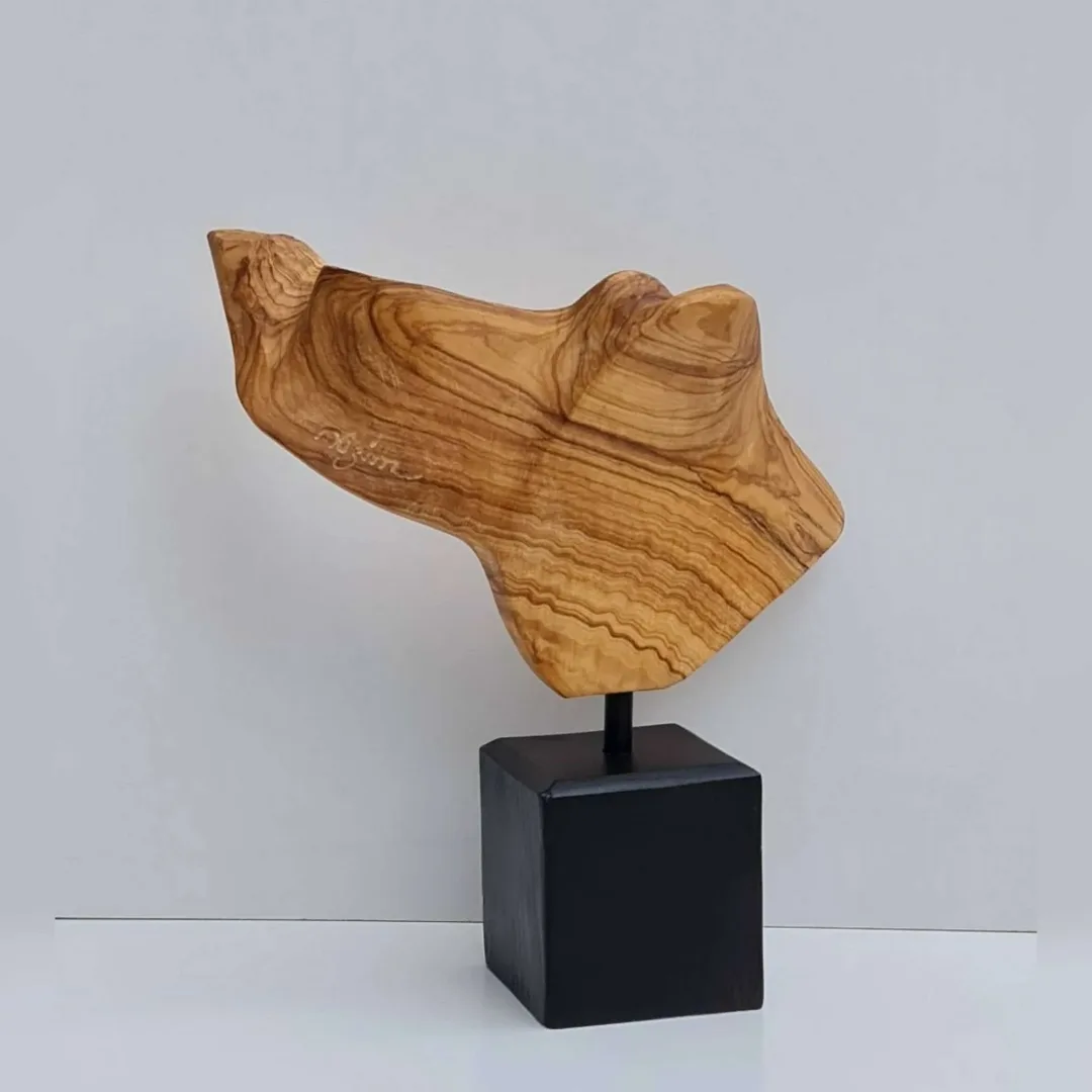 AZİMET KARAMAN — “isimsiz”, 2022 "isimsiz" eseri AZİMET KARAMAN tarafından 2022 yılında 27x26x11 cm ölçülerinde Zeytin - Ahşap Yontu tekniği ile yapılmıştır.