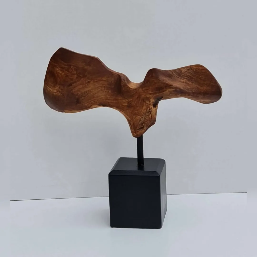 AZİMET KARAMAN — “isimsiz”, 2022 "isimsiz" eseri AZİMET KARAMAN tarafından 2022 yılında 28x29x7 cm ölçülerinde Zeytin - Ahşap Yontu tekniği ile yapılmıştır.