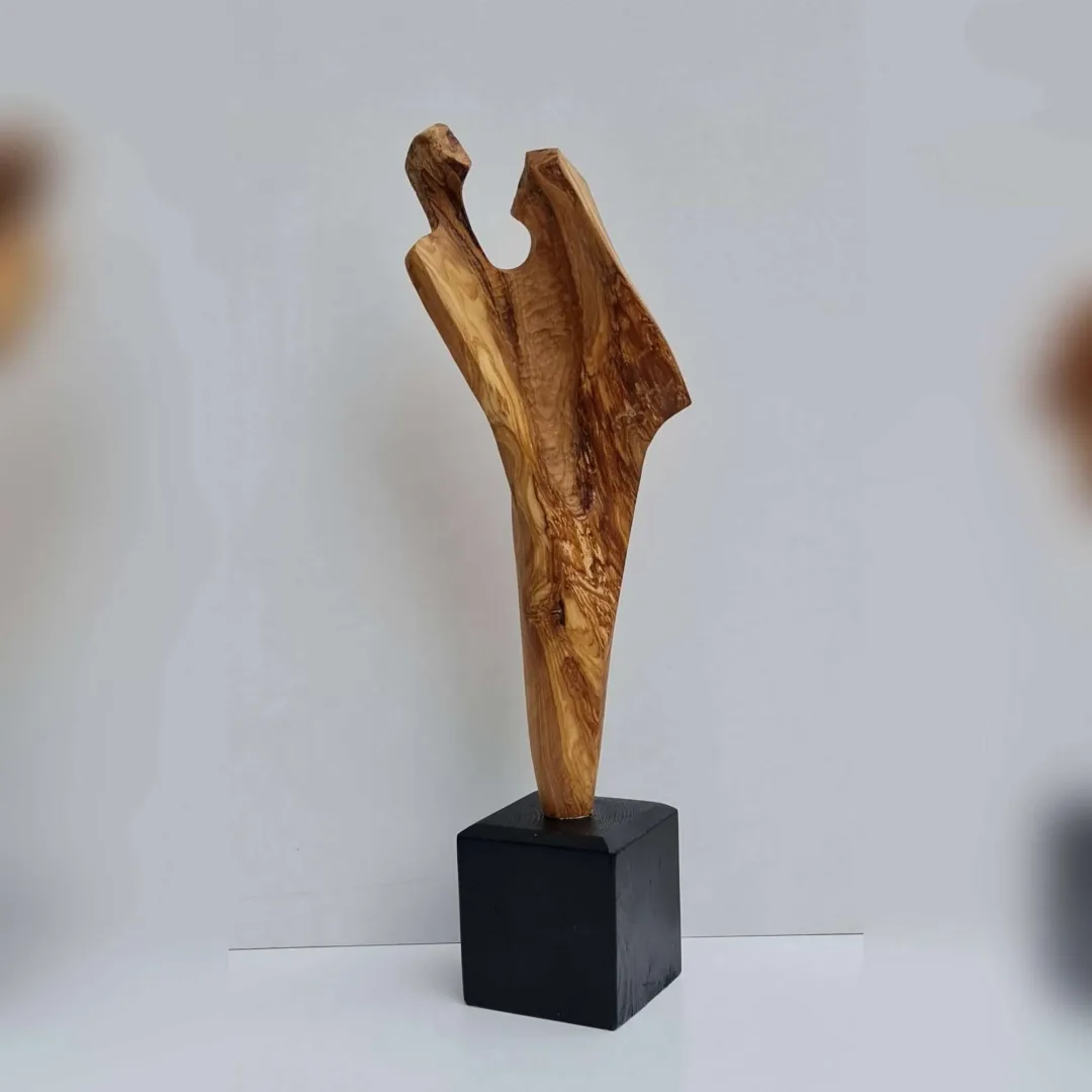 AZİMET KARAMAN — “isimsiz”, 2022 "isimsiz" eseri AZİMET KARAMAN tarafından 2022 yılında 40x12x7 cm ölçülerinde Zeytin - Ahşap Yontu tekniği ile yapılmıştır.