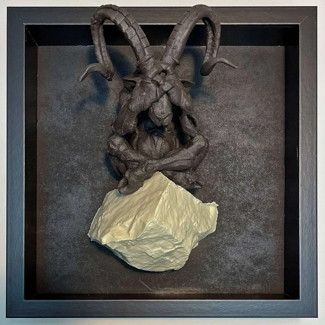 BUĞRA ÖZER — “isimsiz”, 2022 "isimsiz" eseri BUĞRA ÖZER tarafından 2022 yılında 25x25 cm ölçülerinde Serbest elle şekillendirme, stoneware kil, 1150°C tekniği ile yapılmıştır.