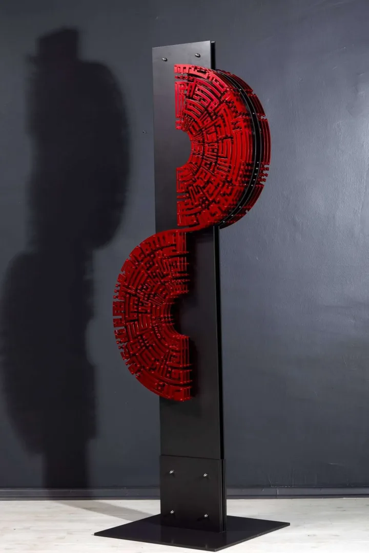 yakınlaştır "Paralexe" eseri MURAT KURT tarafından 2022 yılında 190x65x56 cm ölçülerinde Metal heykel tekniği ile yapılmıştır.