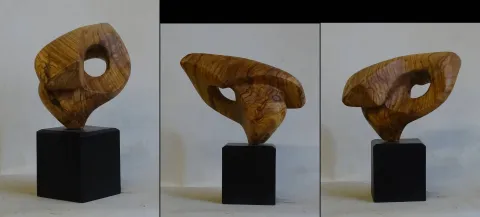 "İsimsiz" eseri AZİMET KARAMAN tarafından 2023 yılında 23x20x9 cm ölçülerinde Zeytin Ağacı tekniği ile yapılmıştır.