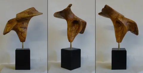 "İsimsiz" eseri AZİMET KARAMAN tarafından 2023 yılında 46x27x18 cm ölçülerinde Zeytin Ağacı tekniği ile yapılmıştır.