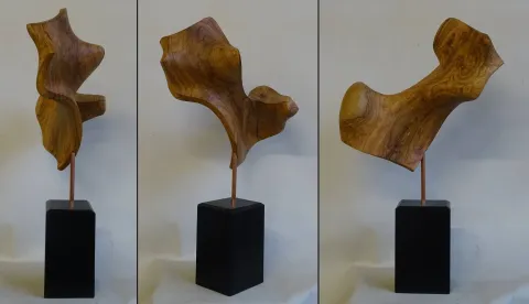 "İsimsiz" eseri AZİMET KARAMAN tarafından 2023 yılında 62x35x18 cm ölçülerinde Zeytin Ağacı tekniği ile yapılmıştır.