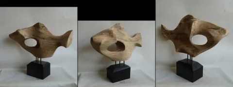 "İsimsiz" eseri AZİMET KARAMAN tarafından 2023 yılında 52x63x17 cm ölçülerinde Zeytin Ağacı tekniği ile yapılmıştır.
