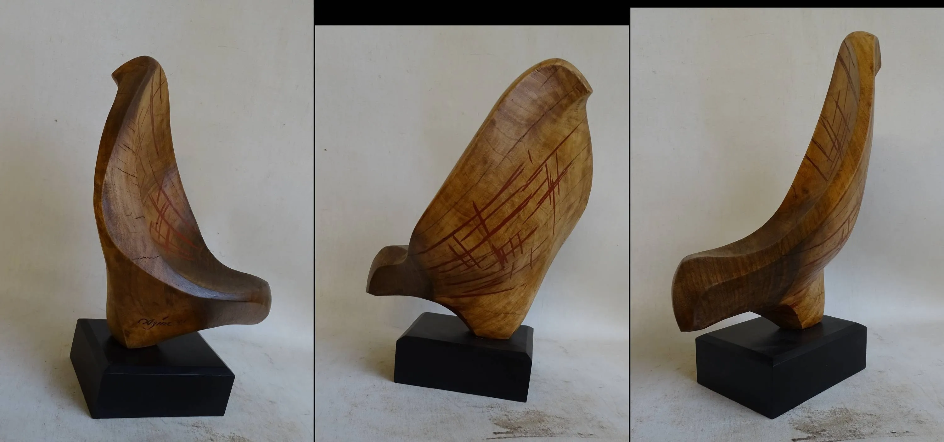 "İsimsiz" eseri AZİMET KARAMAN tarafından 2023 yılında 33x23x20 cm ölçülerinde Ceviz Ahşap Yontu tekniği ile yapılmıştır.