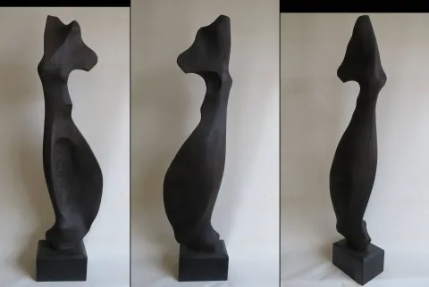"İsimsiz" eseri AZİMET KARAMAN tarafından 2023 yılında 107x30x14 cm ölçülerinde Sedir Ağacı tekniği ile yapılmıştır.