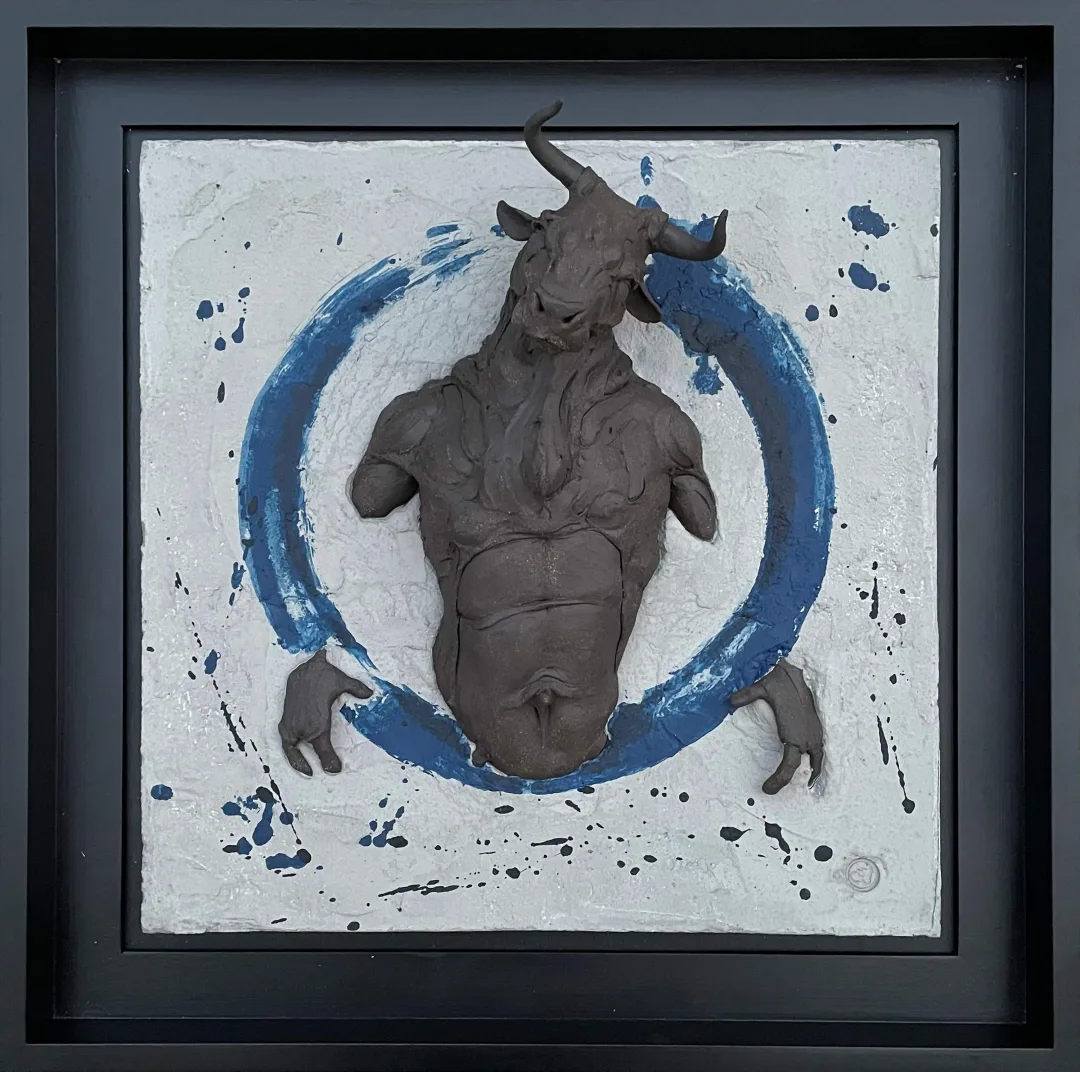 "Döngü-V" eseri BUĞRA ÖZER tarafından 2023 yılında 63x63 cm ölçülerinde Stoneware Seramik Çamuru Serbest, Elle Şekillendirme Karışık Teknik 1245 C° tekniği ile yapılmıştır.