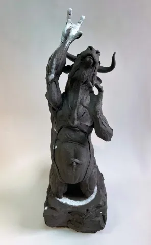 "Umut II" eseri BUĞRA ÖZER tarafından 2023 yılında 58x19x25 cm ölçülerinde Stoneware Seramik Çamuru, Serbest Elle Şekillendirme 1245 C° tekniği ile yapılmıştır.