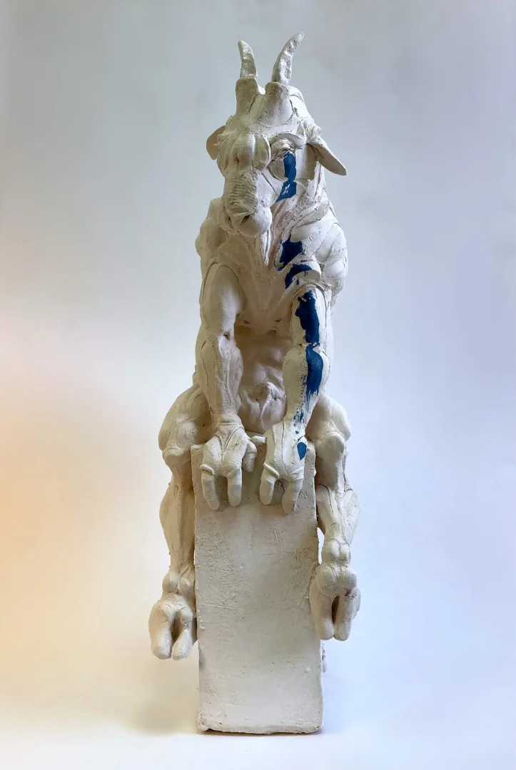 yakınlaştır "Yalnız III" eseri BUĞRA ÖZER tarafından 2023 yılında 50x17x27 cm ölçülerinde Stoneware Seramik Çamuru, Serbest Elle Şekillendirme 1080 C° tekniği ile yapılmıştır.