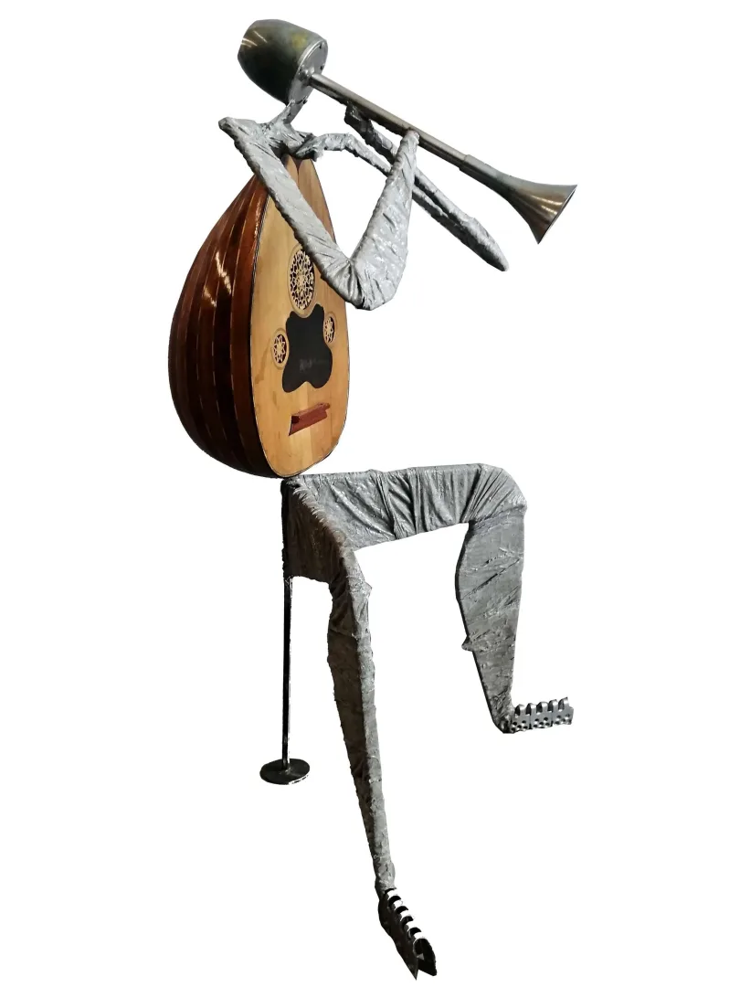 yakınlaştır "Fantastik Orkestra seri 8" eseri DOĞAN KARAKILIÇ tarafından 2023 yılında 75x125x55 cm ölçülerinde Metal-Ud-Korna tekniği ile yapılmıştır.