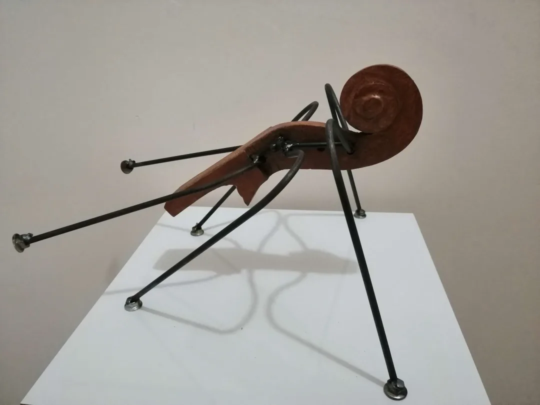 yakınlaştır "Aylak Karınca seri 5" eseri DOĞAN KARAKILIÇ tarafından 2023 yılında 37x27x40 cm ölçülerinde Ahşap, metal tekniği ile yapılmıştır.