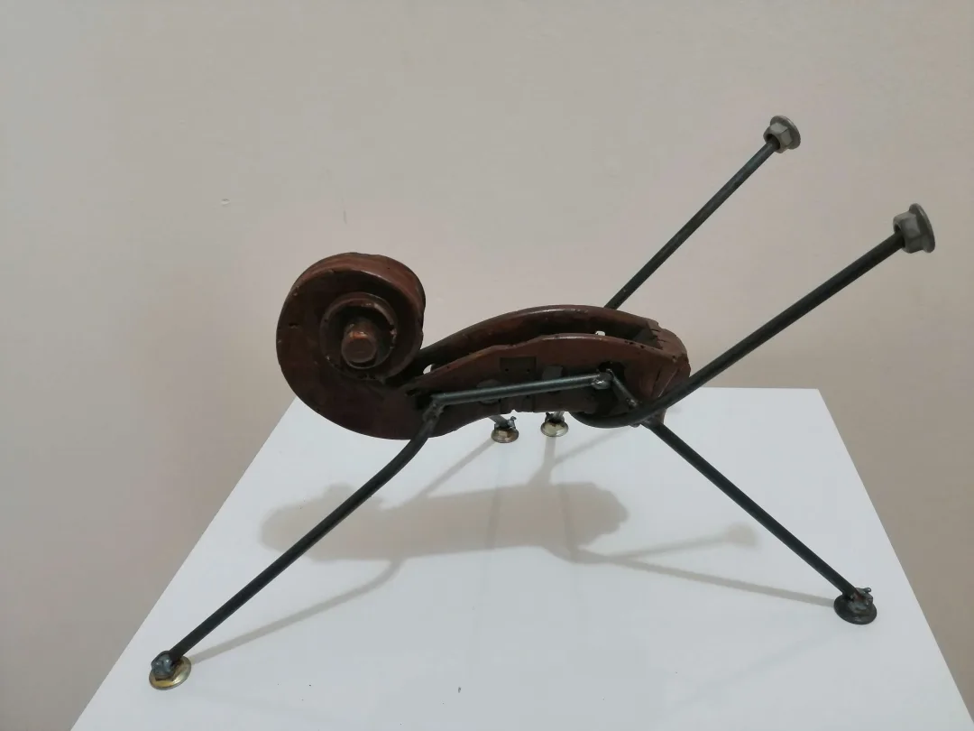 yakınlaştır "Aylak Karınca seri 6" eseri DOĞAN KARAKILIÇ tarafından 2023 yılında 21x23x37 cm ölçülerinde Ahşap, metal tekniği ile yapılmıştır.