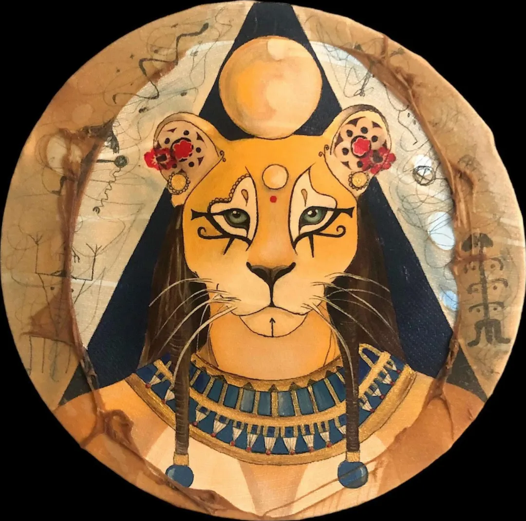 "Bastet" eseri ELİF YURTSEVER tarafından 2023 yılında 35x35 cm ölçülerinde Tuval üzeri karışık teknik tekniği ile yapılmıştır.