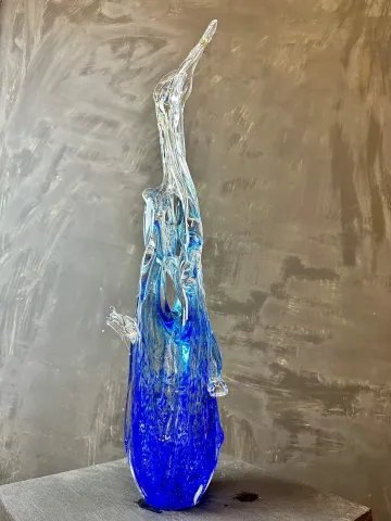 "İsimsiz" eseri TAHA BAYDAR tarafından 2023 yılında 57x17x14 cm ölçülerinde Sıcak Cam Şekillendirme tekniği ile yapılmıştır.