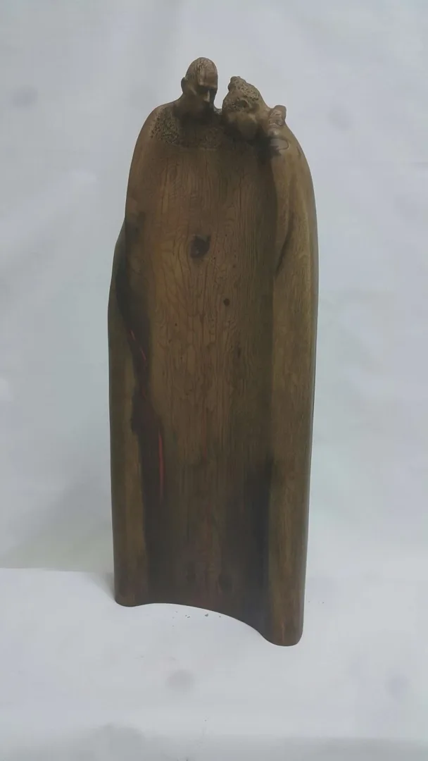 yakınlaştır "Persona Kovanı - II" eseri HAKAN ERASLAN tarafından 2023 yılında 98x28x12 cm ölçülerinde Meşe Ağacı Yontu tekniği ile yapılmıştır.