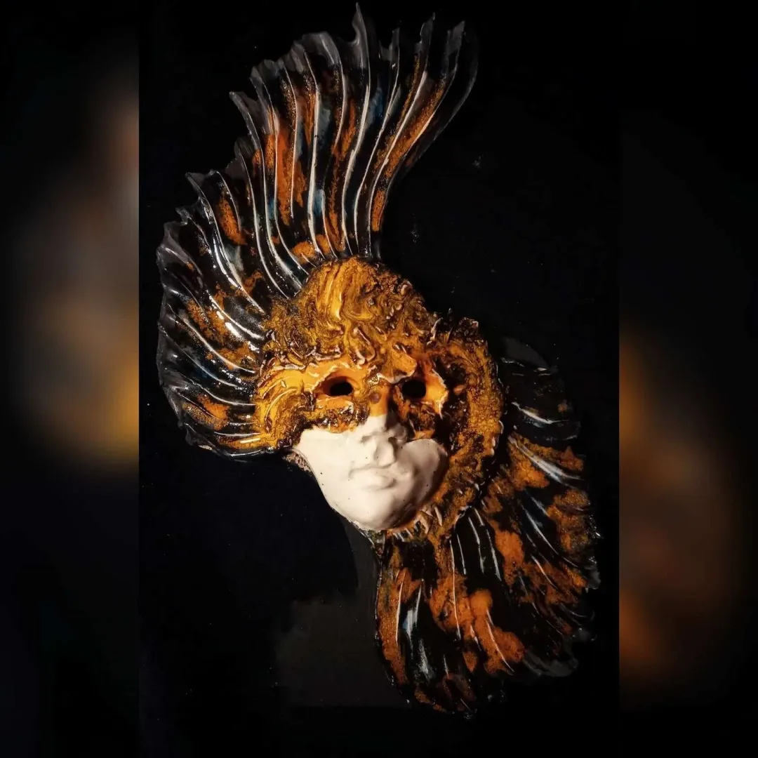 yakınlaştır "Maskara" eseri ORÇUN İLTER tarafından 2023 yılında 28x19 cm ölçülerinde Seramik 1100°C tekniği ile yapılmıştır.