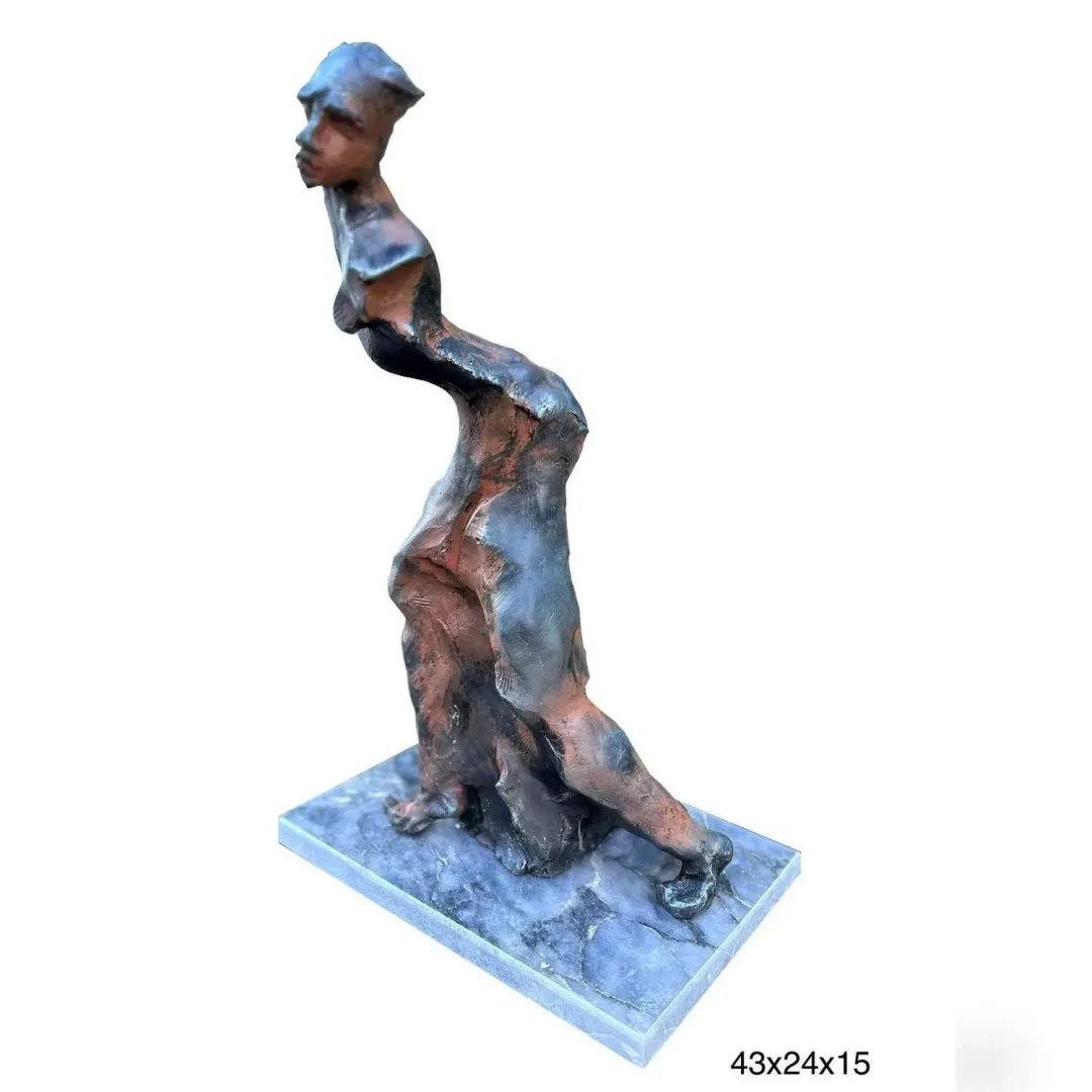 Bu eser VOLKAN DEMİR tarafından 2023 yılında 45x12x15 cm ölçülerinde Polyester Döküm tekniği ile yapılmıştır.
