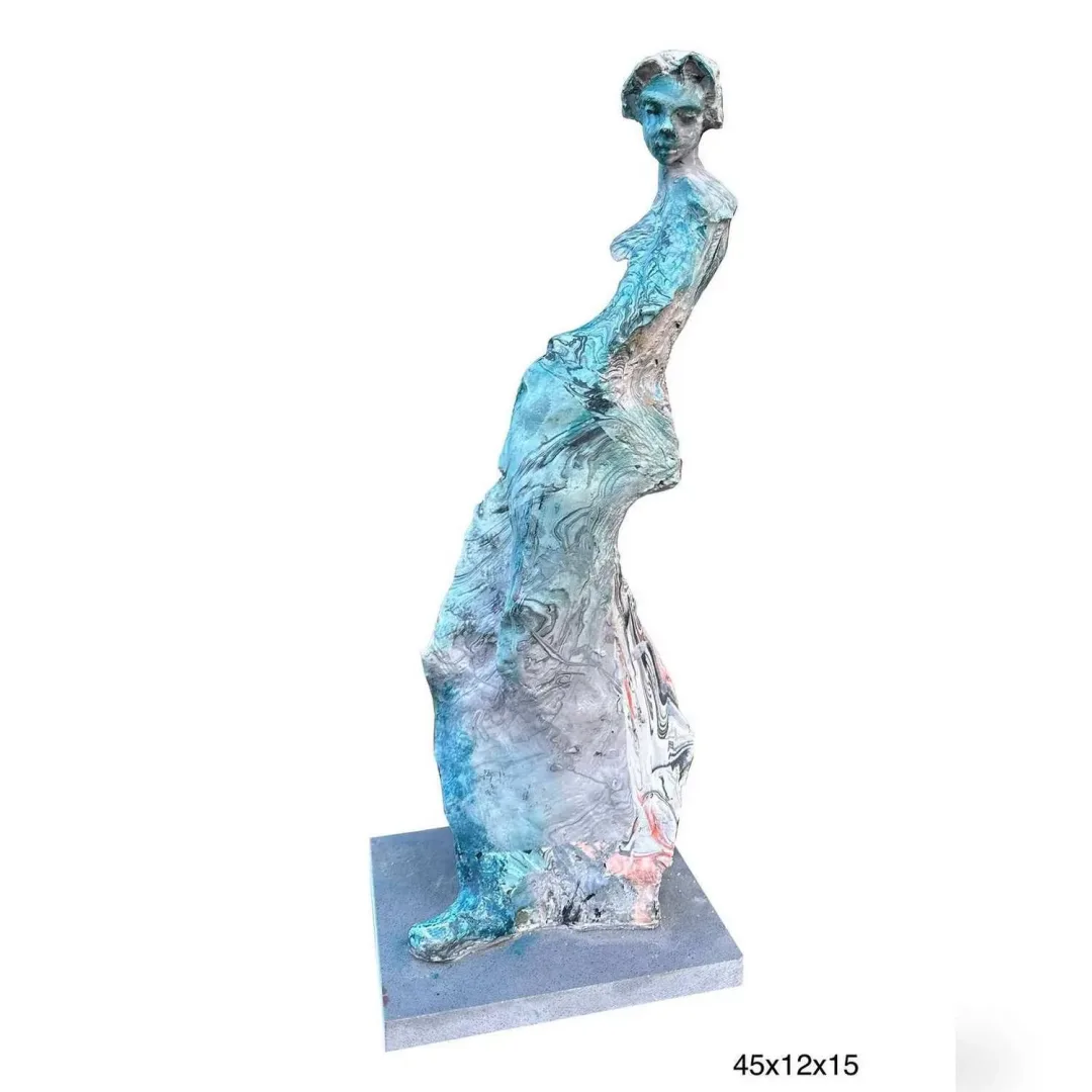 Bu eser VOLKAN DEMİR tarafından 2023 yılında 43x22x12 cm ölçülerinde Polyester Döküm tekniği ile yapılmıştır.