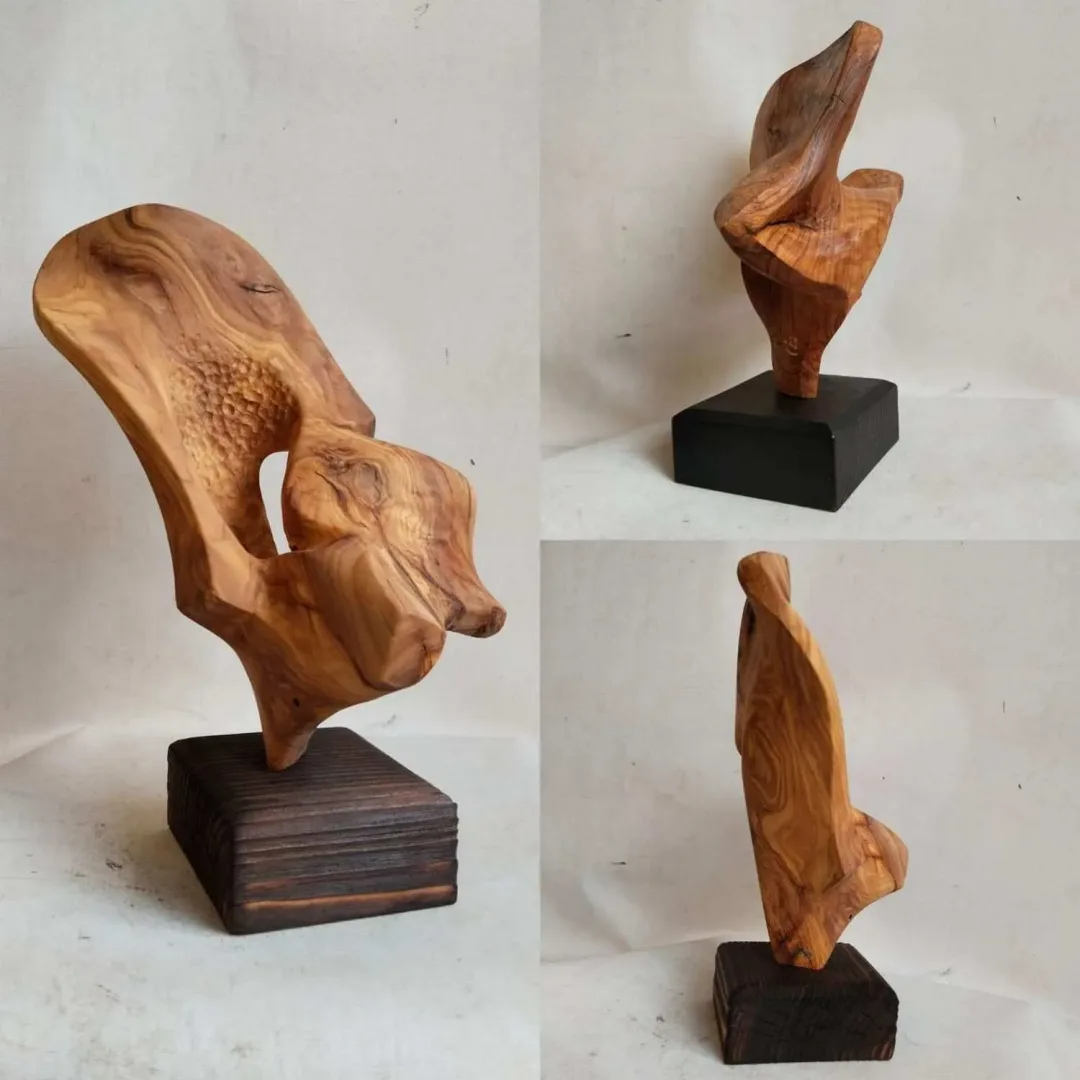 yakınlaştır "Soyutlama" eseri AZİMET KARAMAN tarafından 2023 yılında 28x29x10 cm ölçülerinde Ahşap Yontma(Zeytin) tekniği ile yapılmıştır.