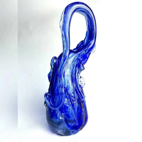 Bu eser TAHA BAYDAR tarafından 2023 yılında 25x25 cm ölçülerinde Sıcak Cam Şekillendirme tekniği ile yapılmıştır.