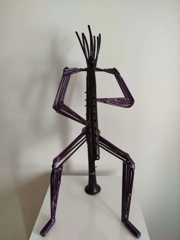 "A Fantastic Song" eseri DOĞAN KARAKILIÇ tarafından 37x70x30 cm ölçülerinde Metal tekniği ile yapılmıştır.
