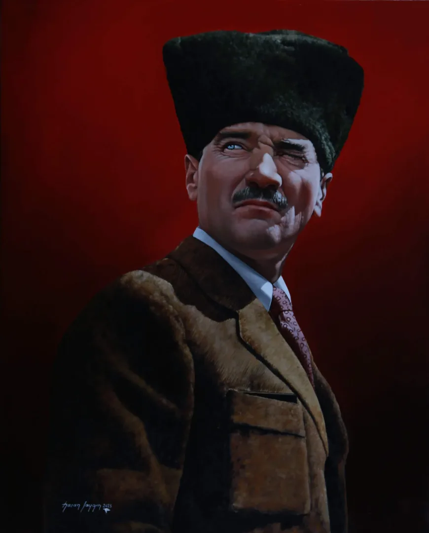 "Atatürk" eseri HASAN SAYGIN tarafından 2023 yılında 81x65 cm ölçülerinde Tuval üzeri yağlı boya tekniği ile yapılmıştır.