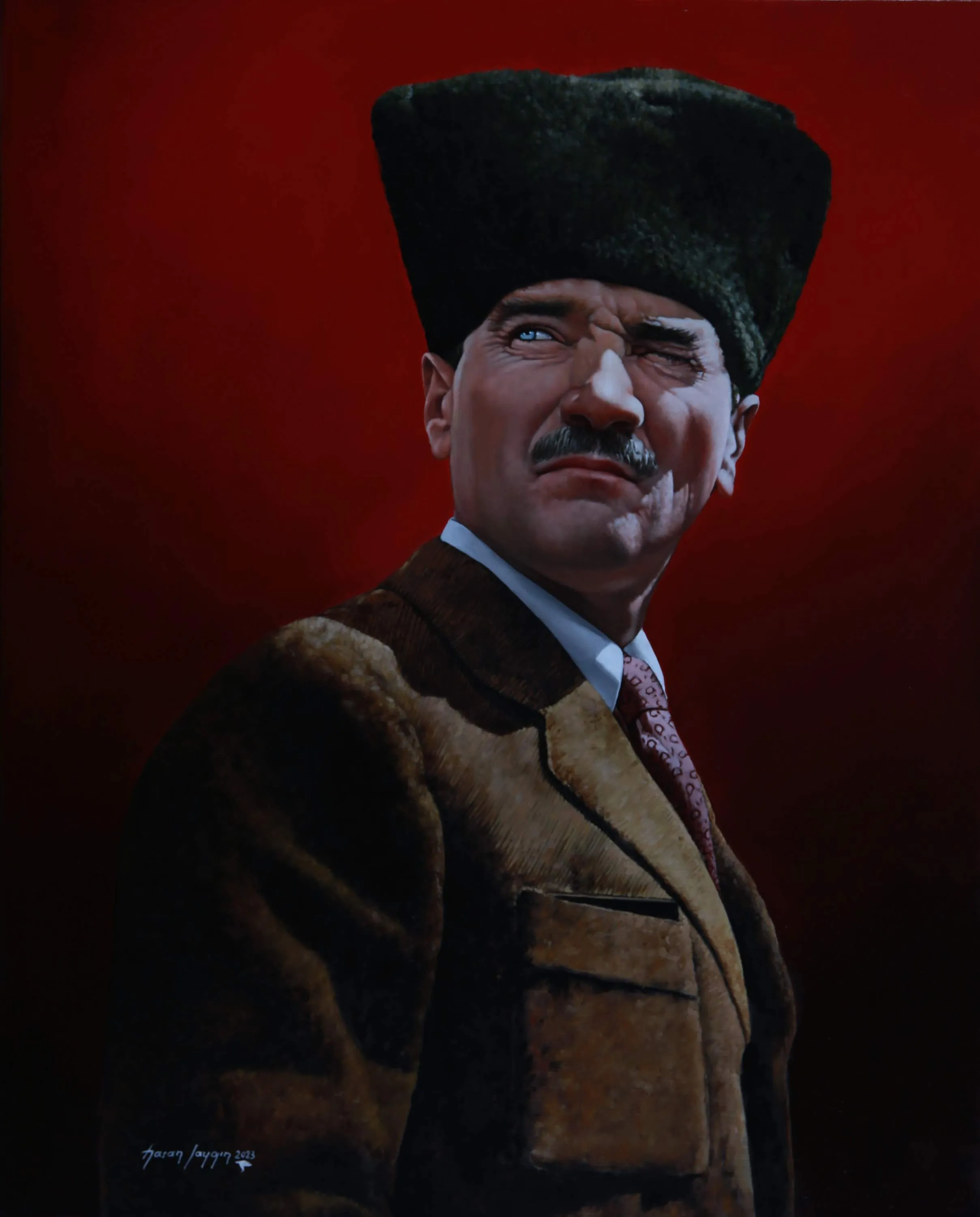 "Atatürk" eseri HASAN SAYGIN tarafından 2023 yılında 81x65 cm ölçülerinde Tuval üzeri yağlı boya tekniği ile yapılmıştır.