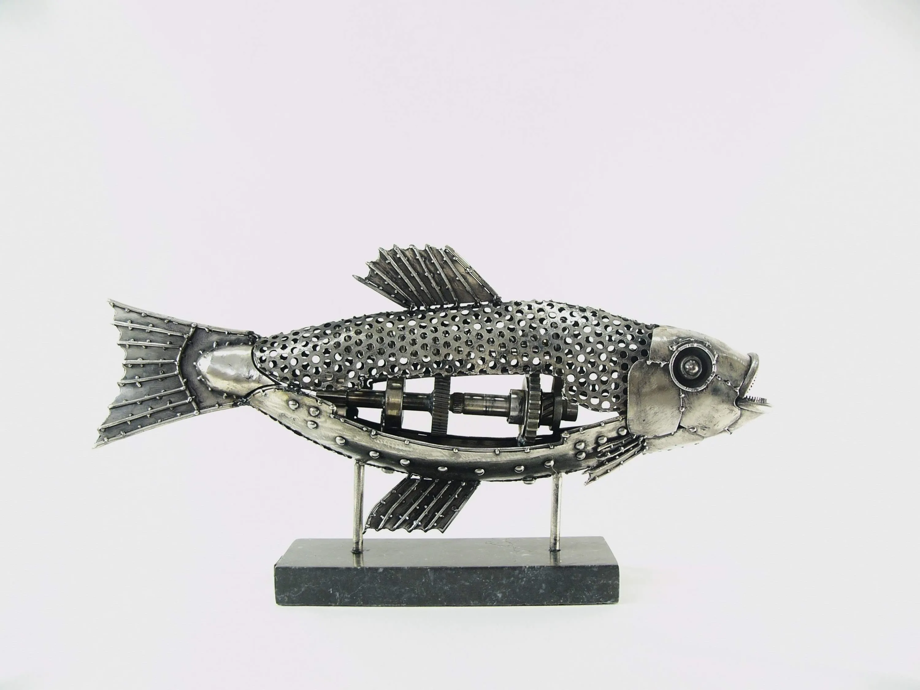"Balık-II" eseri ÖZER AKTAŞ tarafından 2023 yılında 53x25x10 cm ölçülerinde Metal heykel tekniği ile yapılmıştır.