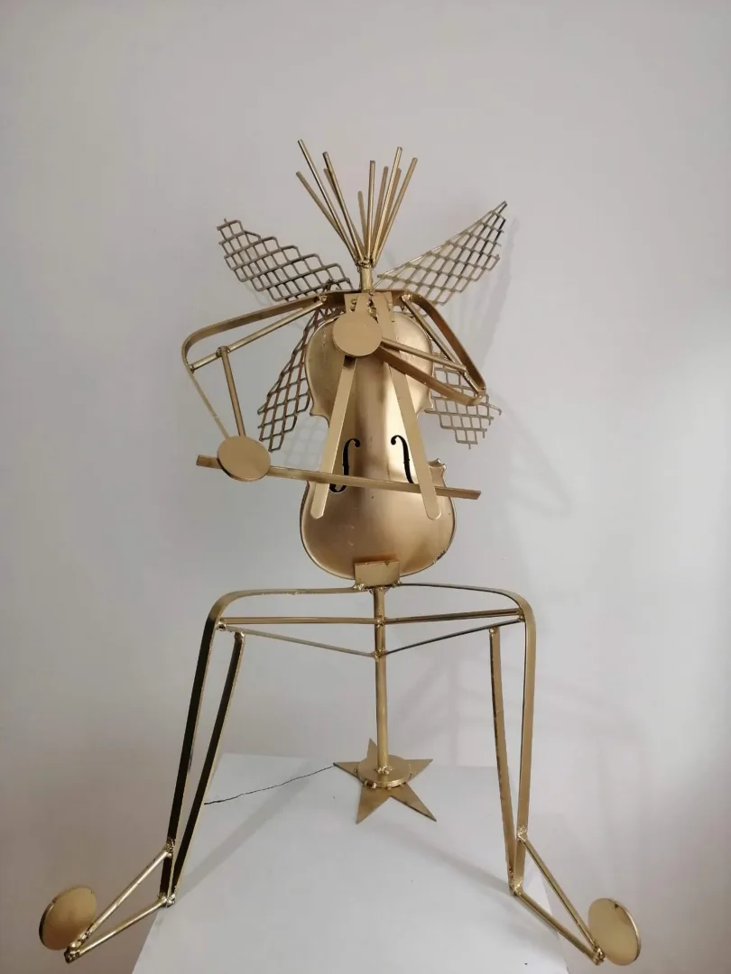 "A Fantastic Song - Altın Keman" eseri DOĞAN KARAKILIÇ tarafından 2024 yılında 56x86x60 cm ölçülerinde Metal tekniği ile yapılmıştır.