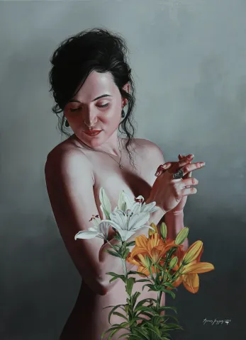 HASAN SAYGIN — “Zambaklı Kız”, 2024 "Zambaklı Kız" eseri HASAN SAYGIN tarafından 2024 yılında 100x72 cm ölçülerinde Tuval üzeri yağlı boya tekniği ile yapılmıştır.