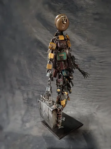 "Kilit Beden Serisi" eseri MUSTAFA TUĞRUL tarafından 2024 yılında 65x34x28 cm ölçülerinde Metal heykel tekniği ile yapılmıştır.