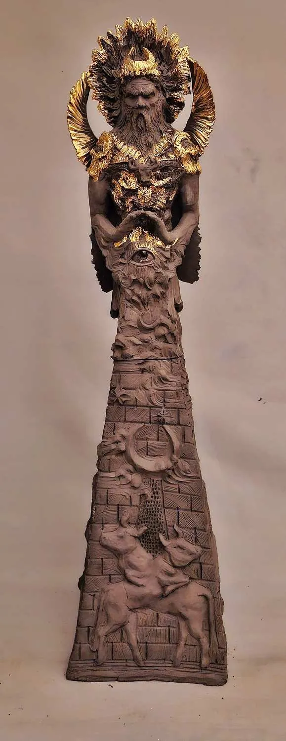 "Sin" eseri ORÇUN İLTER tarafından 2024 yılında 104x32x30 cm ölçülerinde Serbest şekillendirme altın dekor uygulaması 1200 °C tekniği ile yapılmıştır.