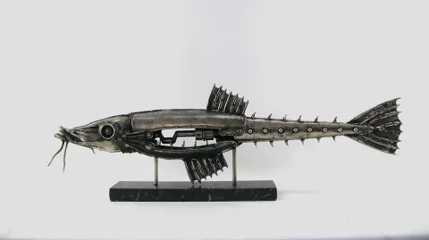 "Balık-III" eseri ÖZER AKTAŞ tarafından 2023 yılında 70x23x12 cm ölçülerinde Metal heykel tekniği ile yapılmıştır.