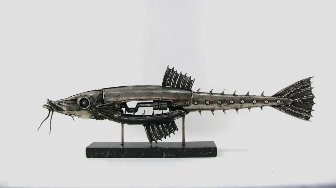 "Balık-III" eseri ÖZER AKTAŞ tarafından 2023 yılında 70x23x12 cm ölçülerinde Metal heykel tekniği ile yapılmıştır.